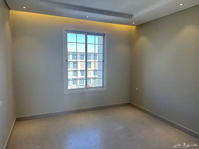 شقه للايجار راكب مطبخ ومكيفات 2