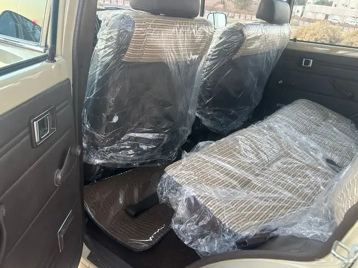 لاندكروزر صالون 1984 مخزن (للمشاهدة والمتعة فقط) 21