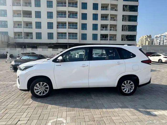 تويوتا انوفا 2024 للبيع في الإمارات 3