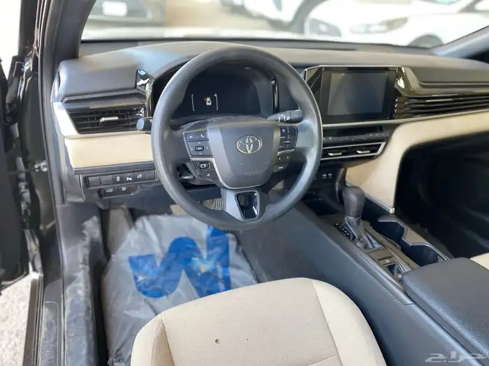 تويوتا كامرى E موديل 2025 ممشى 37 ألف كيلو متر 6