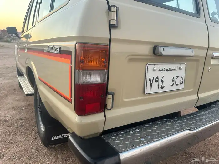 لاندكروزر صالون 1984 مخزن (للمشاهدة والمتعة فقط) 25