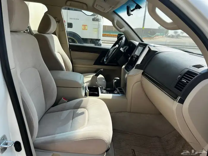 تويوتا جى اكس ار رقم 1 بنزين موديل 2021 15