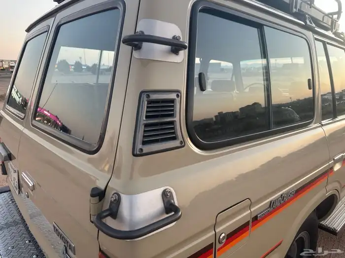 لاندكروزر صالون 1984 مخزن (للمشاهدة والمتعة فقط) 32