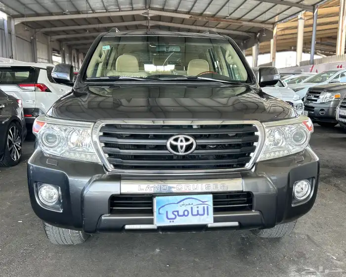 تويوتا  لاندكروزر   2013 6 سلندر 1