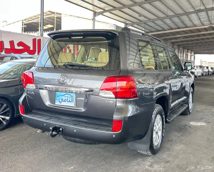 تويوتا  لاندكروزر   2013 6 سلندر 5
