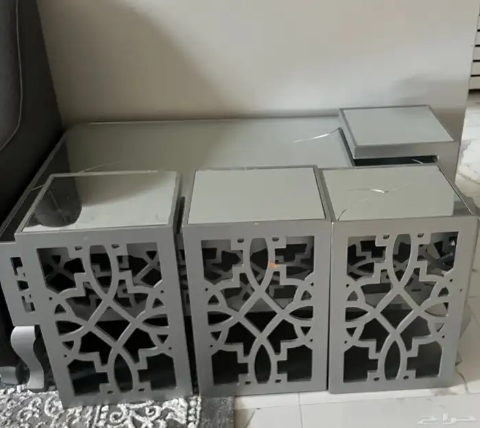 طاوله كبيره وأربع خدمه و طاولتين زاويه وطاولة شاشه 1