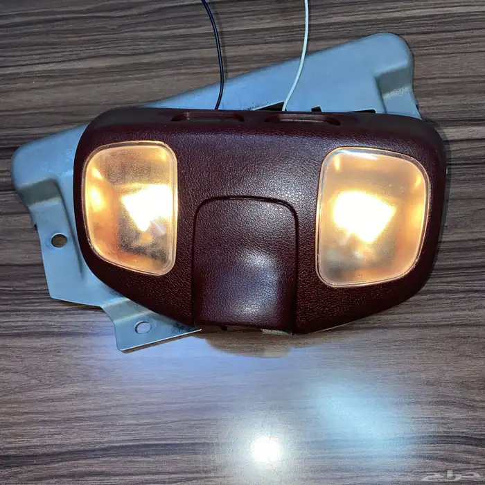 للبيع لمبة سقف أصلية نيسان ددسن 1