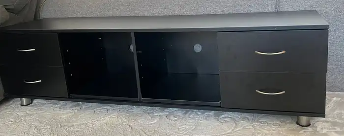 طاوله كبيره وأربع خدمه و طاولتين زاويه وطاولة شاشه 4