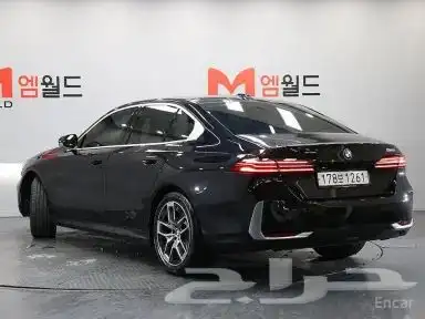 بي إم دبليو الفئة الخامسة (G60) 520i 3