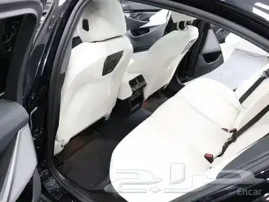 بي إم دبليو الفئة الخامسة (G60) 520i 13