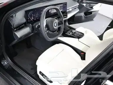 بي إم دبليو الفئة الخامسة (G60) 520i 14