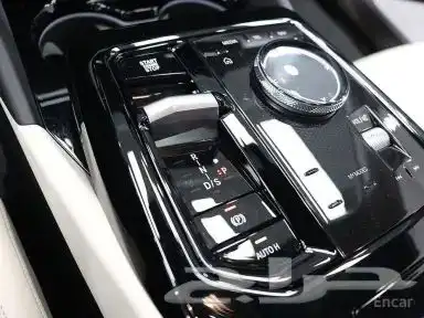 بي إم دبليو الفئة الخامسة (G60) 520i 6