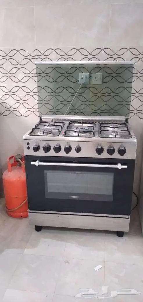 أثاث منزل مستعمل و ثلاثة مكيفات و فرن 9