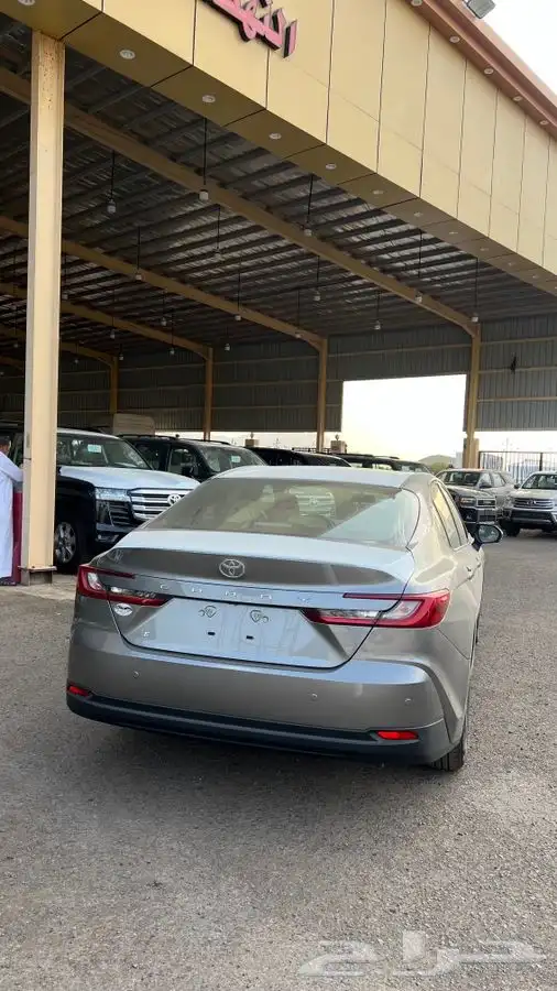 تويوتا كامري 2025 استند E بنزين السعر 111 للون الابيض 9