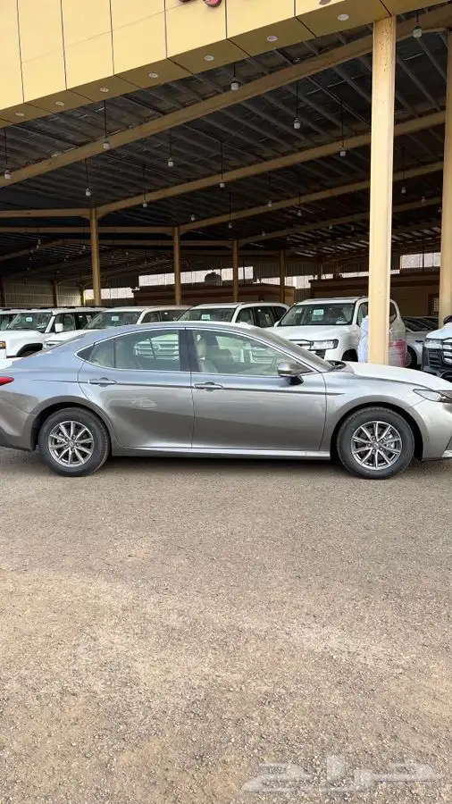 تويوتا كامري 2025 استند E بنزين السعر 111 للون الابيض 8