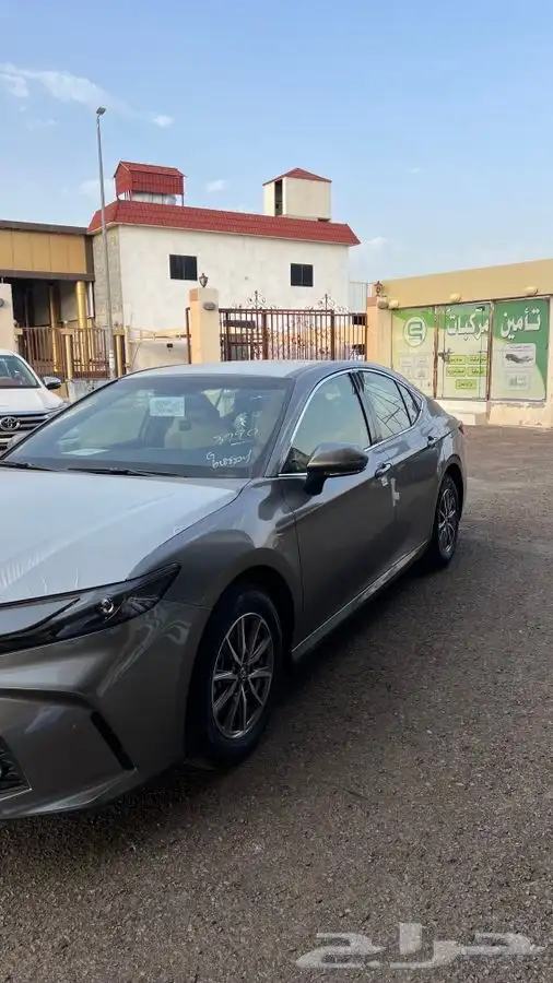 تويوتا كامري 2025 استند E بنزين السعر 111 للون الابيض 12