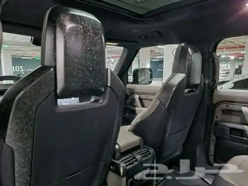 Land Rover defender 9