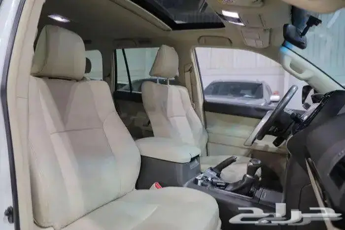 تويوتا برادو TXL3 فل كامل فتحة سقف جلد V6 موديل 2022 18