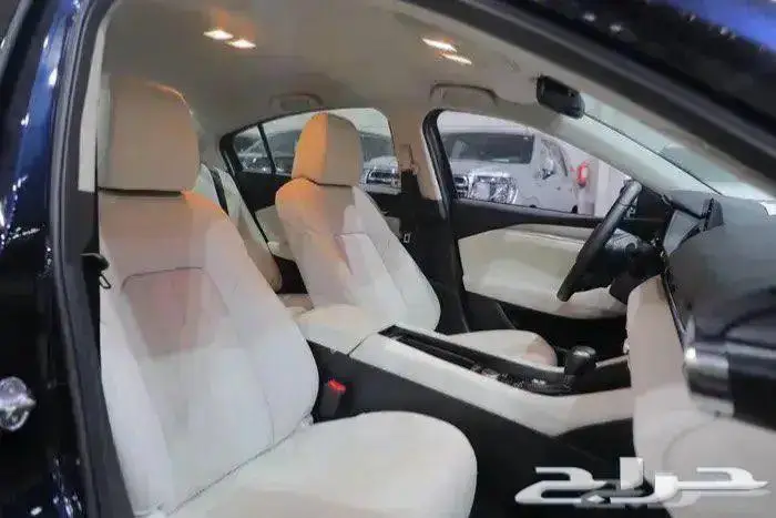 مازدا 6 سيدان نص فل جلد شاشة اربعة سلندر موديل 2025 10