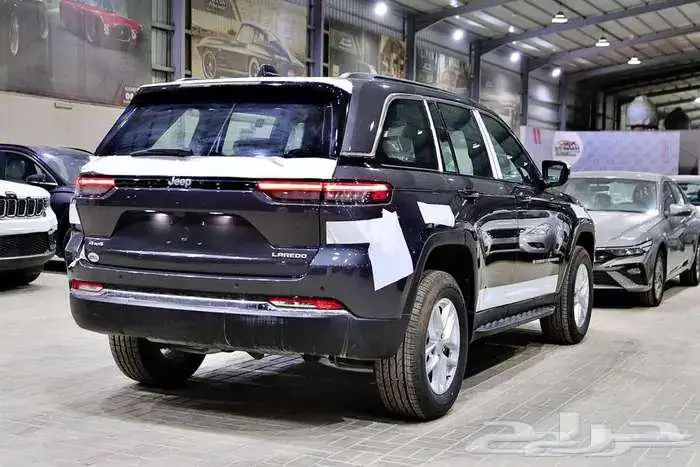 شيروكي لاريدو كل الالوان 2025 1