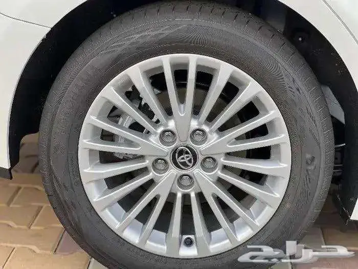 تويوتا كامري LE بنزين 2025 3