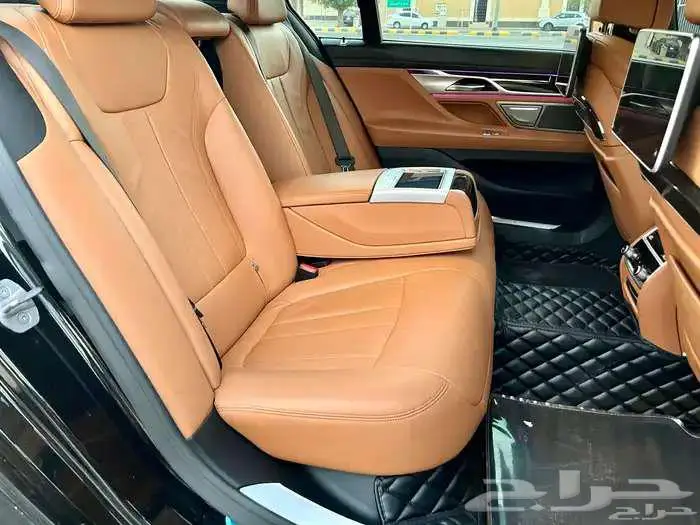 بي ام دبليو 730 2022 18