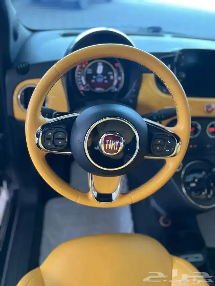 فيات 2020 سعودي ماشي 106 الف قمة فالنظافة داخل اصفر 6