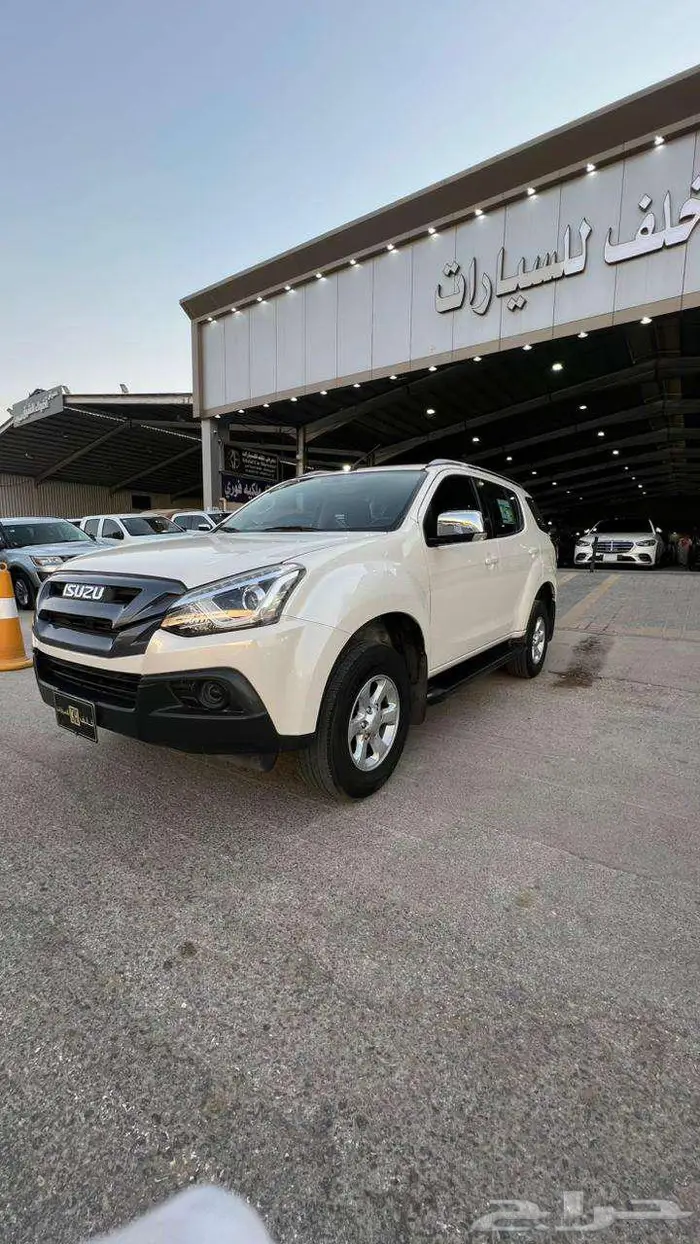 ايسوزو MUX موديل 2022- معرض خلف للسيارات 1