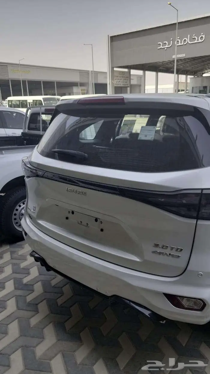 ايسوزو ام يو اكس فل كامل 2025 دبل كاش واقساط 12