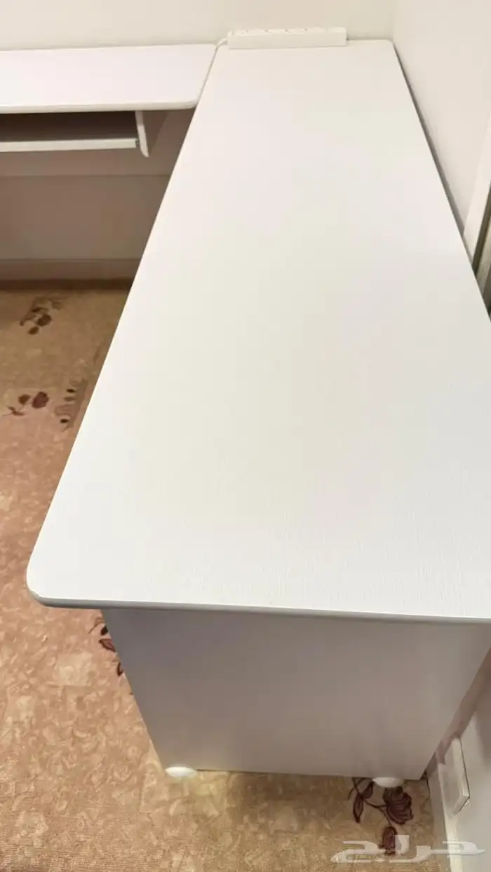 طاولة مكتبية 4