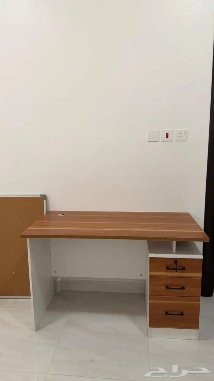 طاولة مكتب 1
