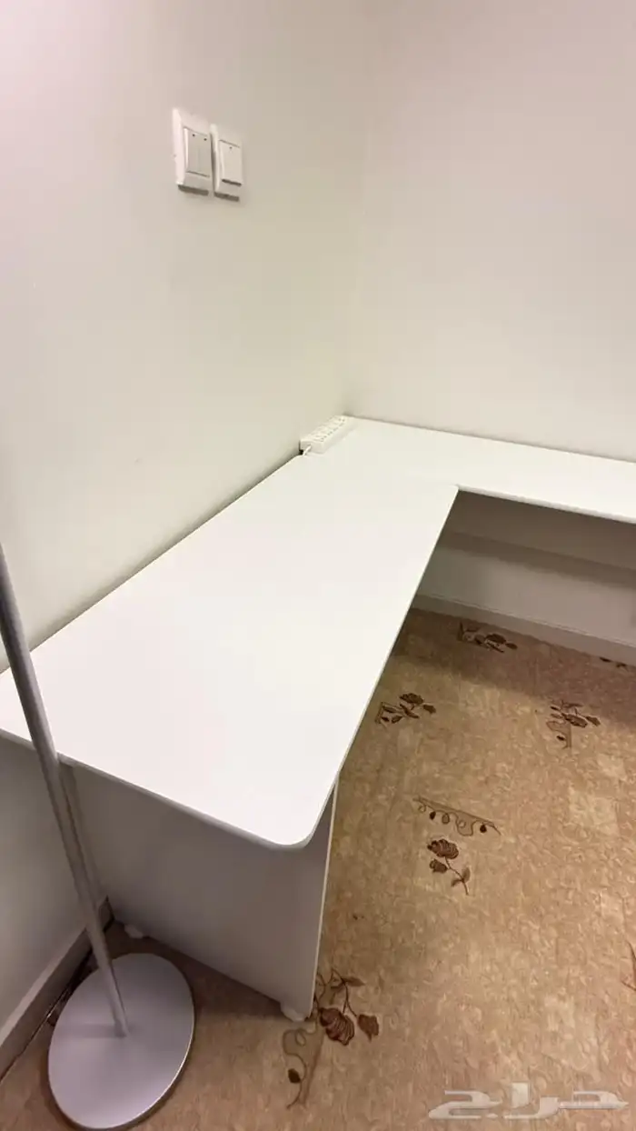 طاولة مكتبية 0