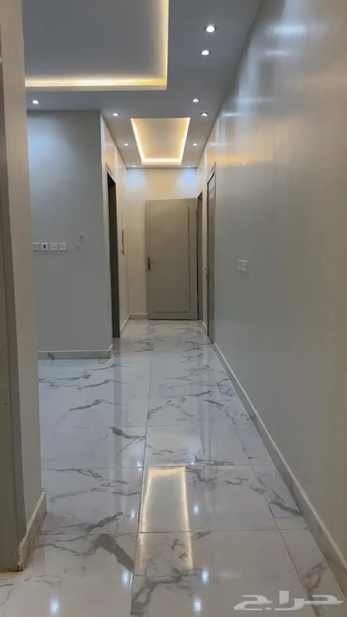 للإيجار شقة في الرمال تنال 4