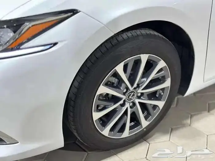 لكزس ES300 هايبرد موديل 2025 9