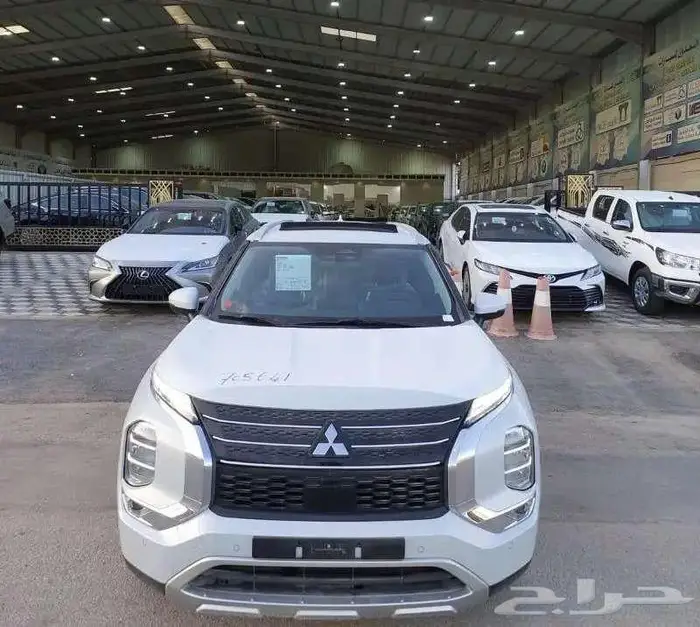 ميتسوبيشي اوتلاندر نص فل 7 راكب 2025 3