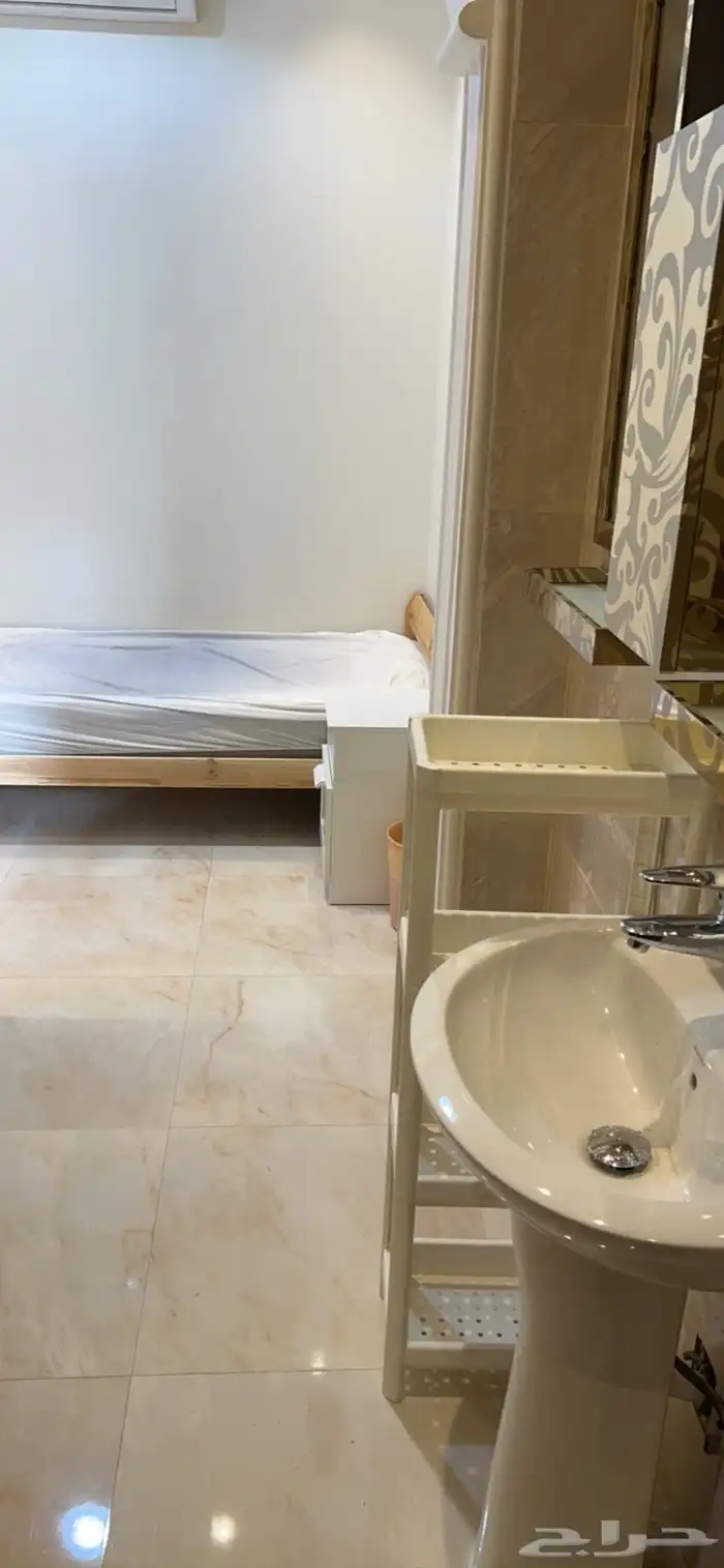 غرفه موثثه في فله الايجار بشهر2500 4