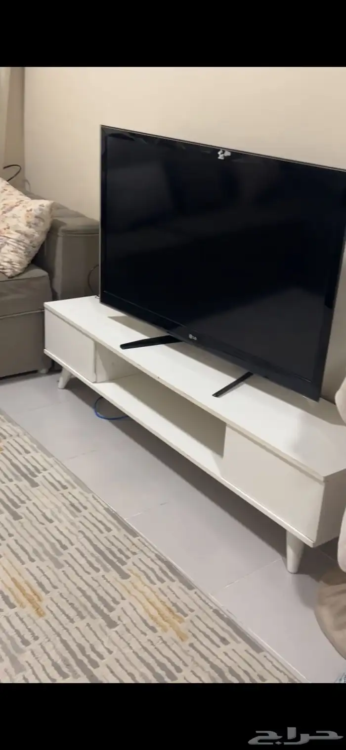 كنب وتلفزيون للبيع 1