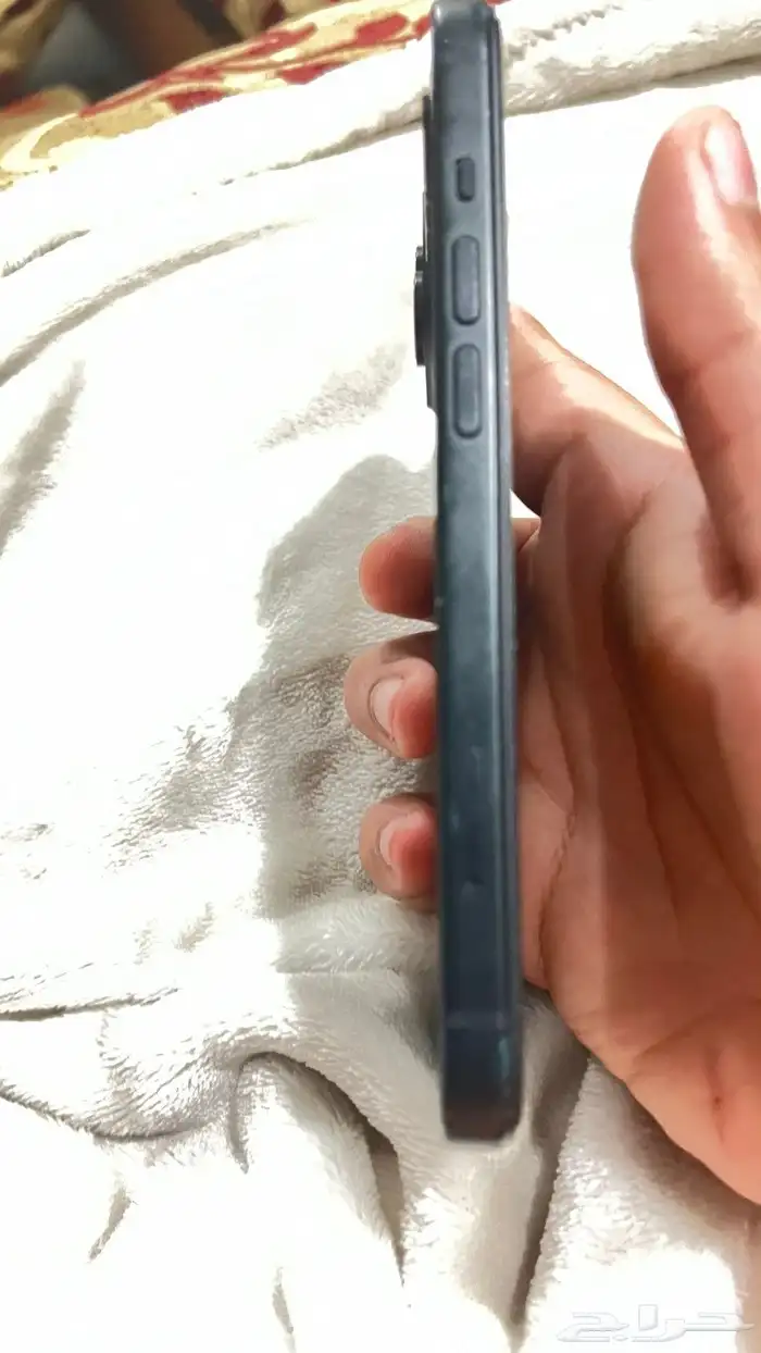 ايفون 15 العادي لون اسود 4