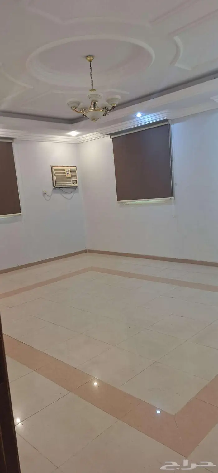 فلة للايجار حي الاجواد 4