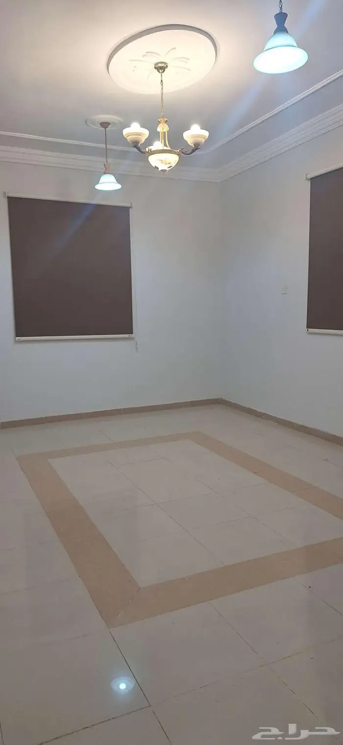 فلة للايجار حي الاجواد 10