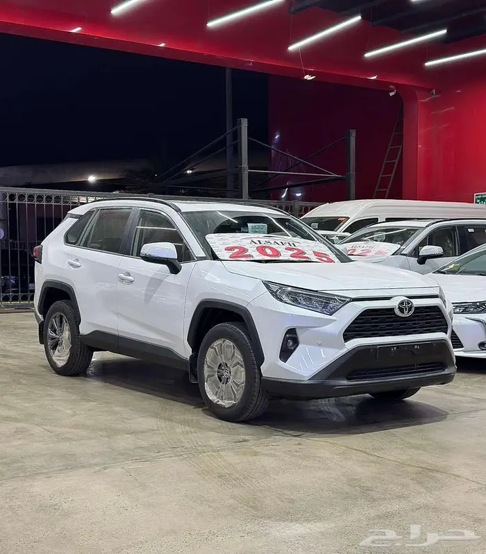 تويوتا راف فور 2025 XLE بنزين نص فل الاقل سعرأ 2