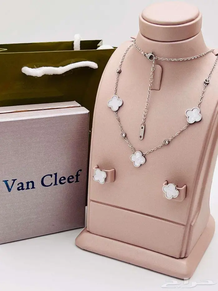 اكسسوارات نسائيه ماركات عالمية هدايا مميزه فاخره 25