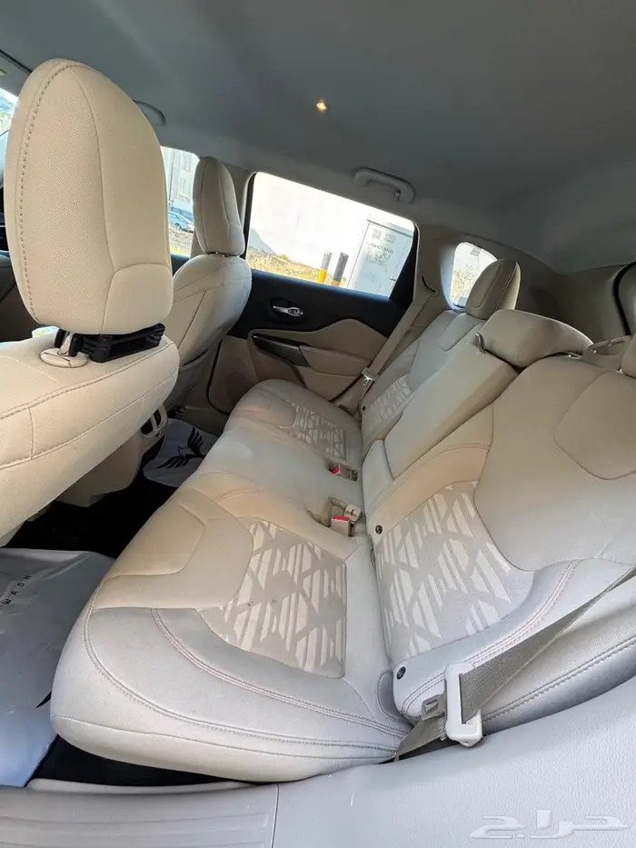 جيب شيروكي 6 سلندر 2020 للبيع 5