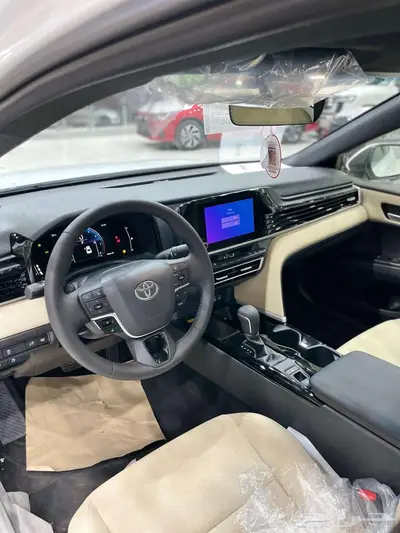 تويوتا كامري LE بنزين نص فل سعودي 2025 ( ابيض - تيتانيوم ) index