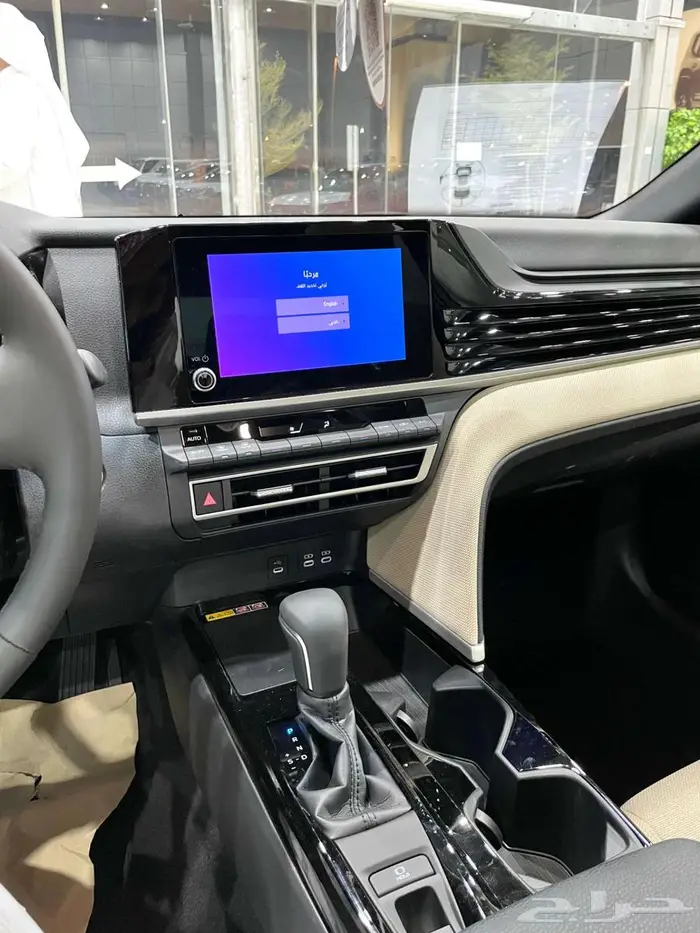 تويوتا كامري LE بنزين نص فل سعودي 2025 ( ابيض - تيتانيوم ) 13