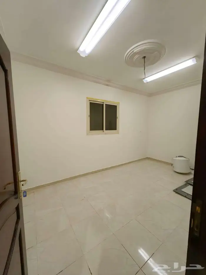 شقة عوائل للإيجار بالعزيزية 7