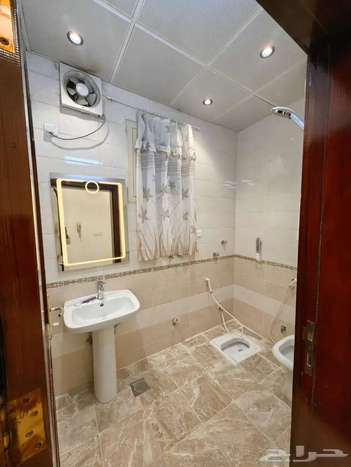 شقة عوائل للإيجار بالعزيزية 6