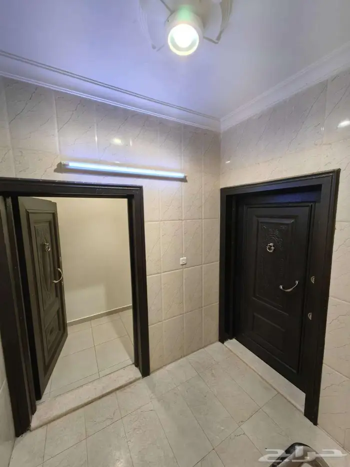 شقة عوائل للإيجار بالعزيزية 1