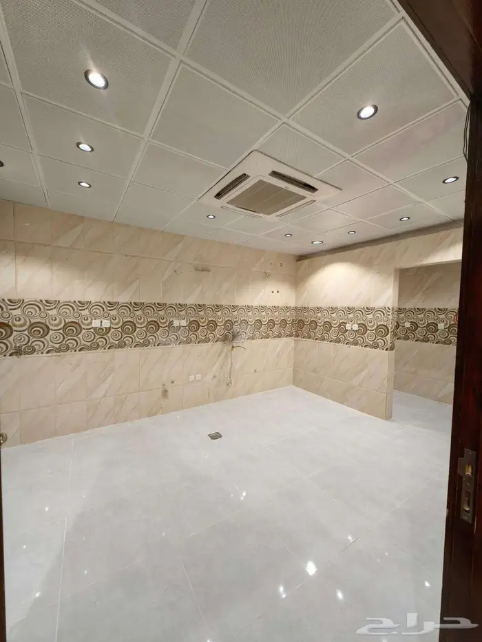 شقة عوائل للإيجار بالعزيزية 8