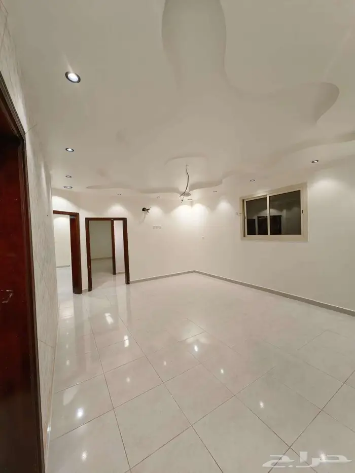 شقة عوائل للإيجار بالعزيزية 9